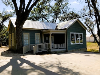 227 W Main St, Bellville, TX 77418