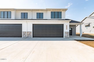 5903 Davies Dr, Bismarck, ND 58503