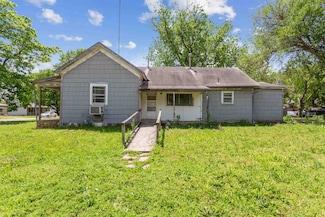 902 S C St, Wellington, KS 67152