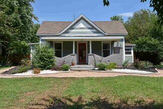 221 E Kenworthy St, Perkins, OK 74059