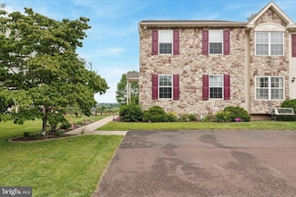 820 Dogwood Ln, Collegeville, PA 19426