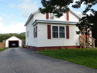 89 N Elm St, Saint Albans, VT 05478
