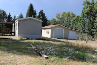 109 N 3rd St, Roberts, MT 59070