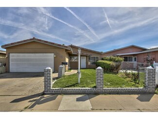 1712 Los Coches Cir, Salinas, CA 93906