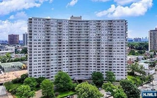 2000 Linwood Ave Unit 5Y, Fort Lee, NJ 07024