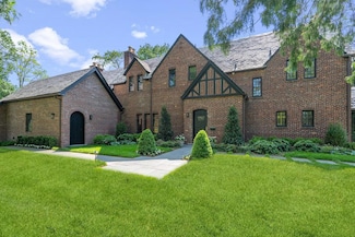 38 Country Club Dr, Port Washington, NY 11050