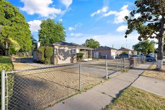 2418 S Holly Ave, Fresno, CA 93706