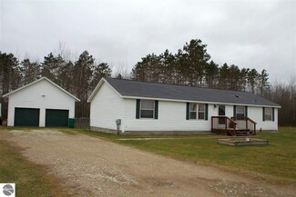 201 Grouse Dr, Mesick, MI 49668