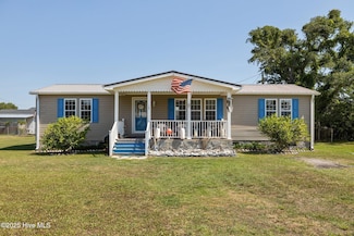 139 Diamond City Dr, Harkers Island, NC 28531