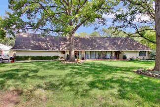 16 E Peach Tree Ln, Eastborough, KS 67207