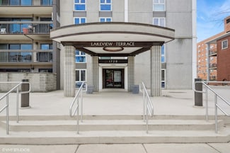 1738 Chicago Ave Unit 402, Evanston, IL 60201