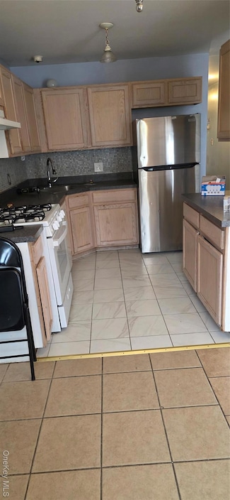 11 Jordan Ln, Middletown, NY 10940