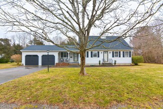 14 Lantern Ln, Falmouth, MA 02540