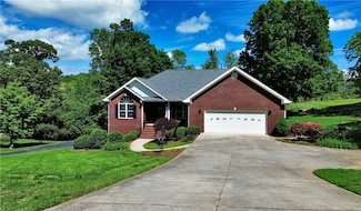 1911 Hampton Shores Dr, Seneca, SC 29672