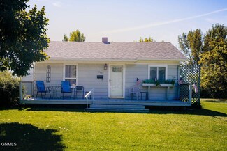 303 3rd Ave S, New Rockford, ND 58356