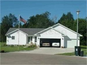 101 Valley Dr, Fruitland, IA 52749