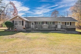 109 Ridgewood Ave, Broadalbin, NY 12025