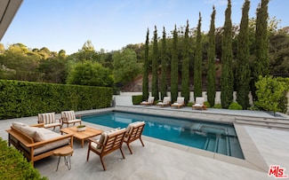 3685 Benedict Canyon Ln, Sherman Oaks, CA 91423