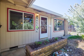 509 Barry Cir, Medford, OR 97501