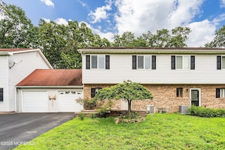 11 Desiree Ct, Howell, NJ 07731
