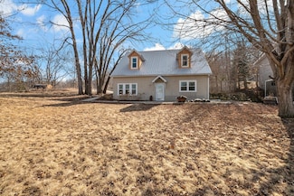 421 Hoffman St E, Cannon Falls, MN 55009