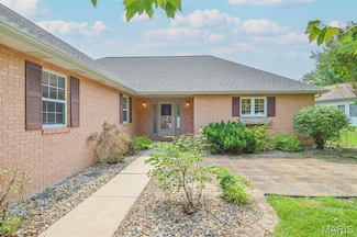 208 Cortner Dr, Smithton, IL 62285