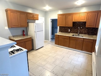 82 Pacific St, Newark, NJ 07105