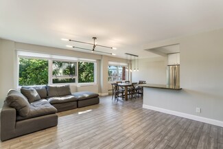 10 Hammond Pond Pkwy Unit 401, Chestnut Hill, MA 02467