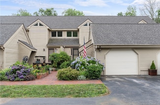 137 Pine Glen Dr, East Greenwich, RI 02818