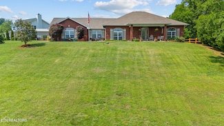 854 River Cliff Dr, Kodak, TN 37764