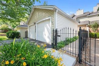 2393 Broadmont Ct Unit 2, Chesterfield, MO 63017