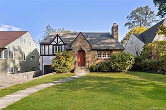 43 Rockridge Rd, Mount Vernon, NY 10552