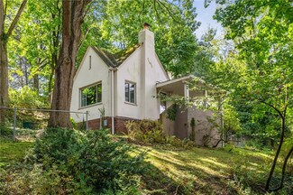 38 Wilkins Rd, Pittsburgh, PA 15221