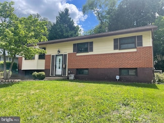 5515 Helmont Dr, Oxon Hill, MD 20745