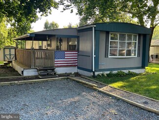 6 Oak Dr, Spring City, PA 19475