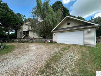 212 S Olive St, Calhoun, MO 65323