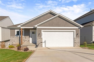 522 NW 110th St, Kansas City, MO 64155