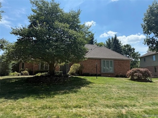 3235 Parkwood Dr, Rochester Hills, MI 48306