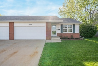 1603 Maplewood Dr, Little Chute, WI 54140