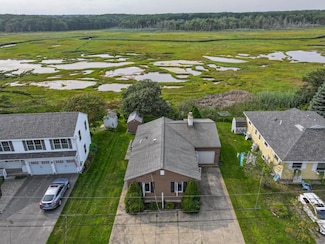 187 S Tibbetts Ave, Wells, ME 04090