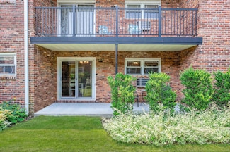 18 Ivy St Unit 4A, Farmingdale, NY 11735