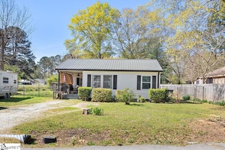 122 Simpson St, Iva, SC 29655