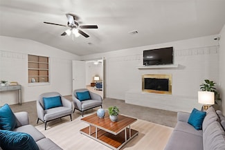 1304 Bradley Ct, Cleburne, TX 76033