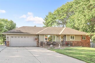 709 Brentwood Dr, Pella, IA 50219
