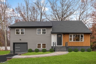 6 Kenneth Ct, Florham Park, NJ 07932