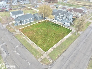 1102 E Main St, Marshalltown, IA 50158