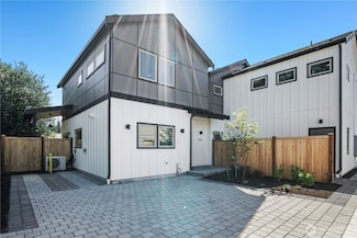 2326 NE 128th St, Seattle, WA 98125