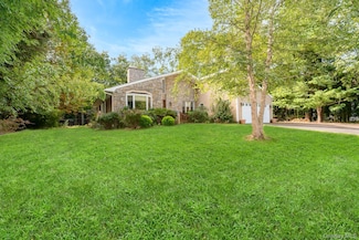 8 Sunset Ln E, Miller Place, NY 11764