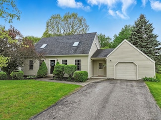 6 Knoll Cir, South Burlington, VT 05403