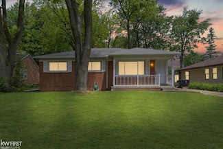 33858 Orangelawn St, Livonia, MI 48150